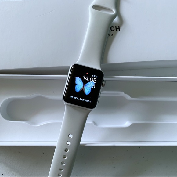 Apple Watch Series 3 38MM Silver Aluminum Case White Sport Band - Picture 2 of 5